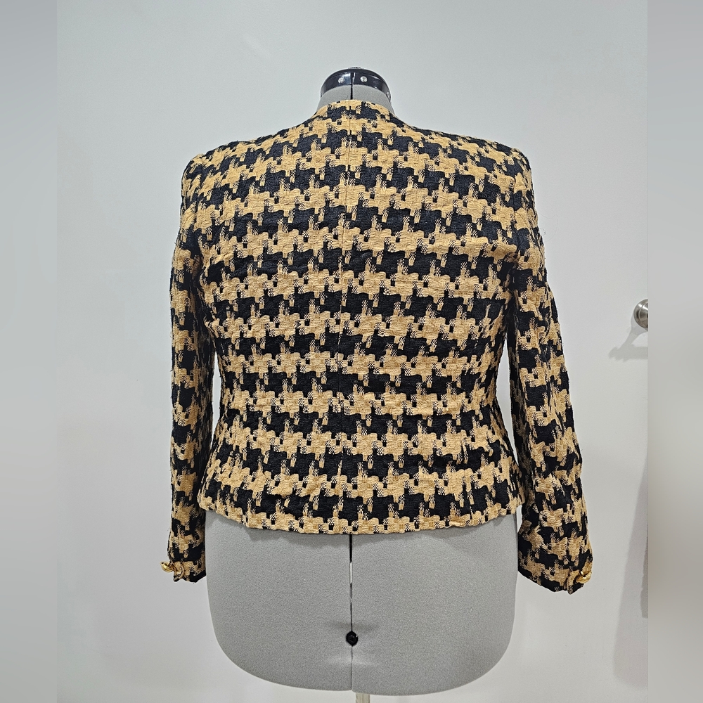 Blazer - Picture 5 of 6